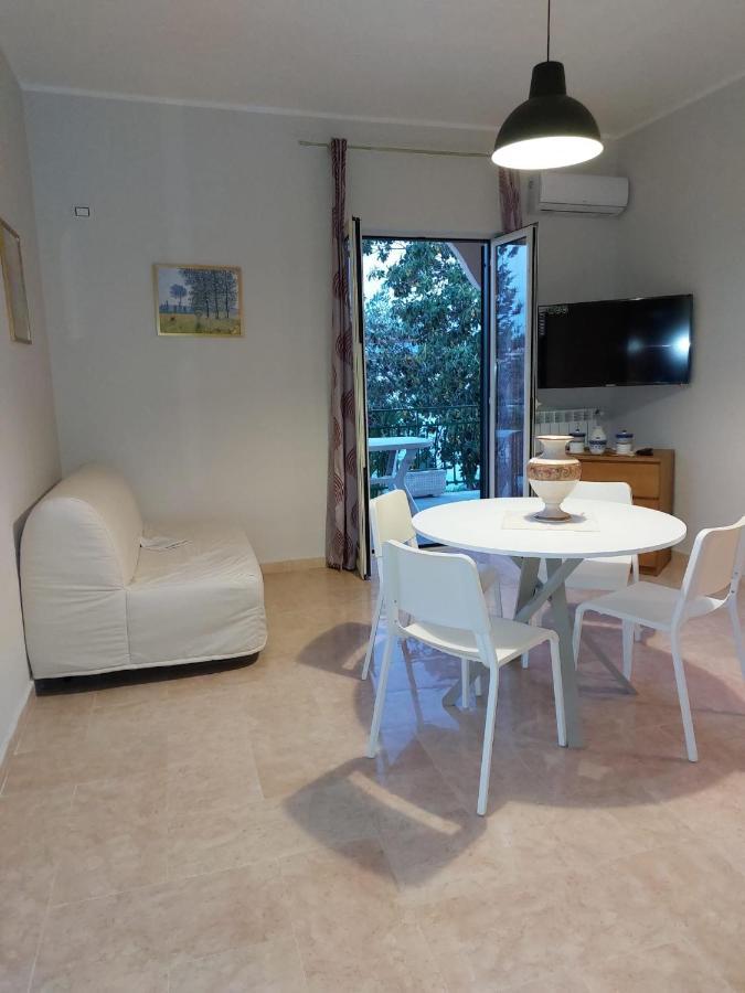 Esther Guest House Castel Volturno Exterior foto