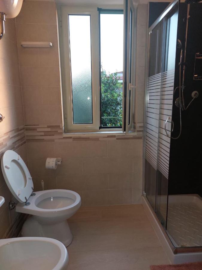 Esther Guest House Castel Volturno Exterior foto